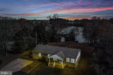 328 White Sand Dr, Heathsville, VA 22473