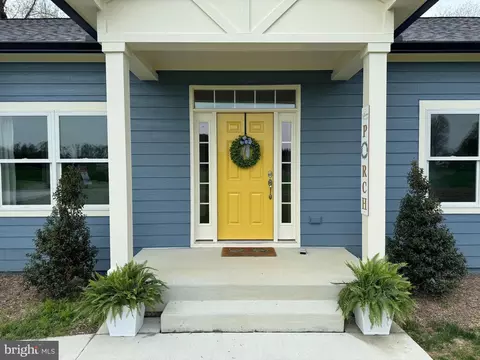 75 Hidden Ln, Callao, VA 22435