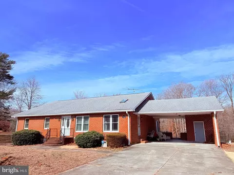 525 Valley Dr, Callao, VA 22435
