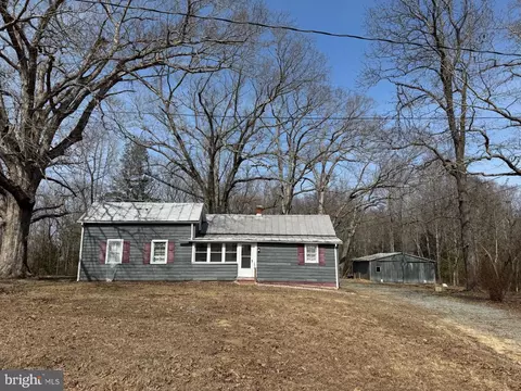 1596 Hampton Hall Rd, Callao, VA 22435