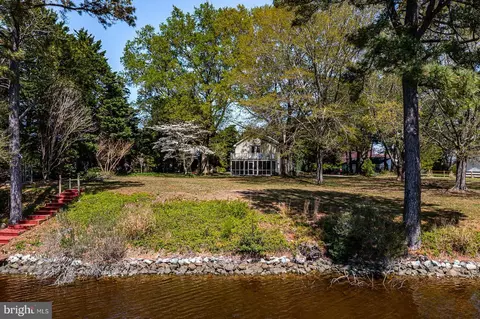655 Sweet Hall Rd, Reedville, VA 22539