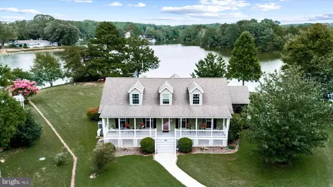 49 Whays Creek Cove Ln, Reedville, VA 22539