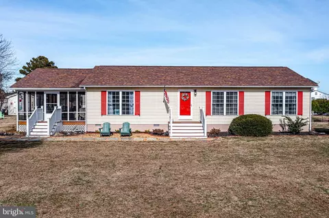 61 Harvey Ln, Heathsville, VA 22473