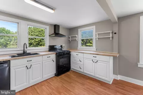 2302 Lighthouse View Dr, Heathsville, VA 22473