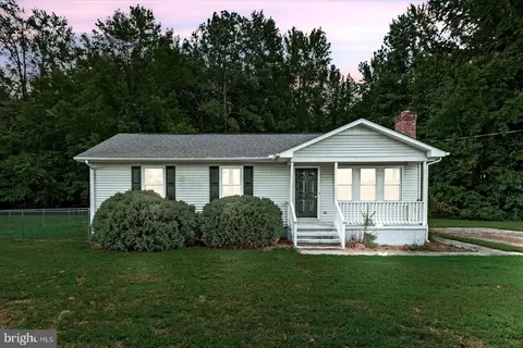 2010 Lake Rd, Lottsburg, VA 22511