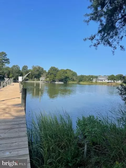 33 Lagrange Ave, Kilmarnock, VA 22482