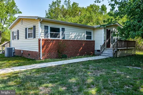 529 Taylors Beach Rd, Reedville, VA 22539