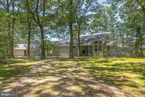 621 Harbor Dr, Reedville, VA 22539