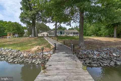 47 Edgewater Dr, Heathsville, VA 22473