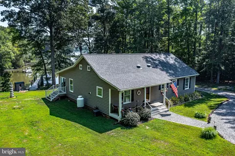205 Trumps Ct, Reedville, VA 22539