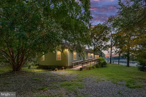 1026 Presley Creek Dr, Heathsville, VA 22473