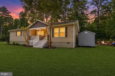 251 Presley Creek Dr, Heathsville, VA 22473