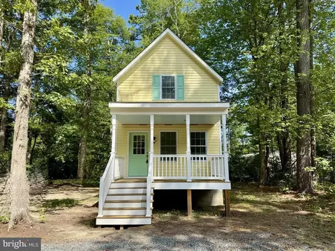 39 Neale Dr, Reedville, VA 22539
