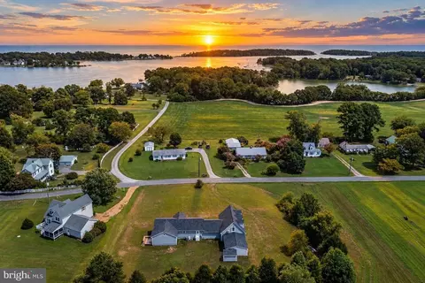 2755 Sunnybank Rd, Reedville, VA 22539