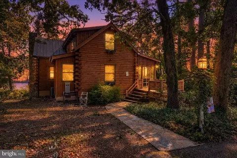 97 Overlook Ln, Burgess, VA 22432