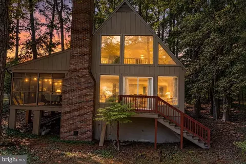 94 Nottingham Dr, Reedville, VA 22539