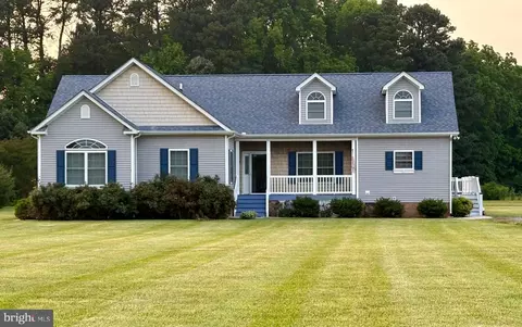 167 Greenfield Point Dr, Reedville, VA 22539