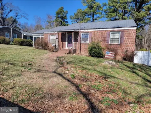 120 Guy Ave, Crewe, VA 23930