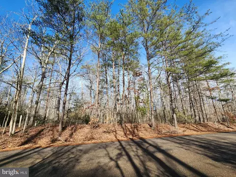 Shore Drive, Orange, VA 22960