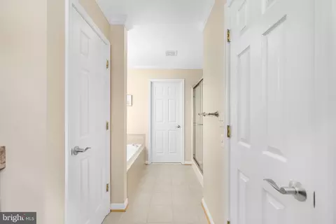 Entry Way - 6483 Fieldstone Ln, Rhoadesville, VA 22542 photo 10 of 14