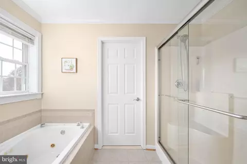 Entry Way - 6483 Fieldstone Ln, Rhoadesville, VA 22542 photo 12 of 14