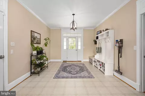 Entry Way - 6483 Fieldstone Ln, Rhoadesville, VA 22542 photo 6 of 14