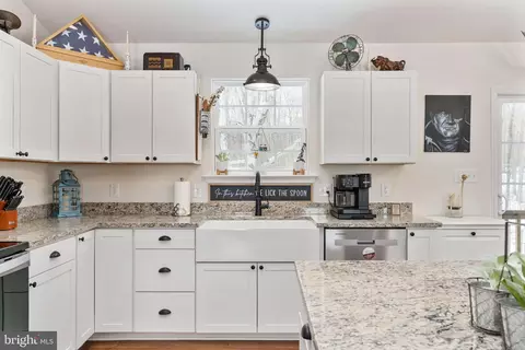 Kitchen - 4496 Rolling Hills Dr, Culpeper, VA 22701 photo 3 of 4