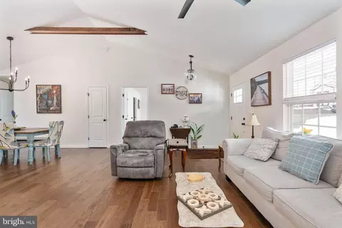 Entry Way - 4496 Rolling Hills Dr, Culpeper, VA 22701 photo 3 of 12