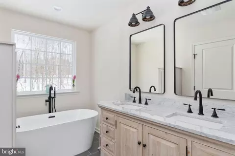 Bath - 4496 Rolling Hills Dr, Culpeper, VA 22701 photo 2 of 3