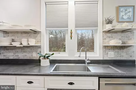 Kitchen - 29288 Old Office Rd, Rhoadesville, VA 22542 photo 3 of 3