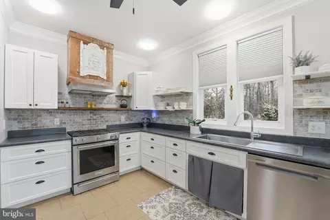 Kitchen - 29288 Old Office Rd, Rhoadesville, VA 22542 photo 1 of 3