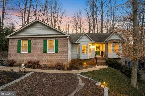 2203 Lakeview Pkwy, Locust Grove, VA 22508