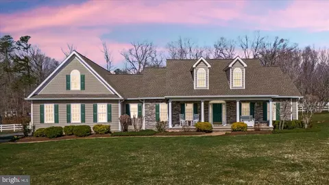 8032 Meadowland Dr, Locust Grove, VA 22508