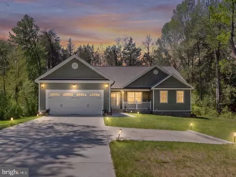 1906 Lakeview Pkwy, Locust Grove, VA 22508