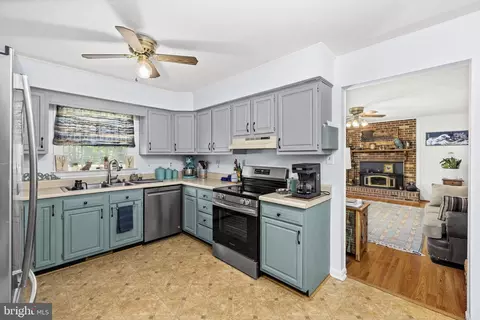 Kitchen - 12467 Harbor Dr, Orange, VA 22960 photo 2 of 4