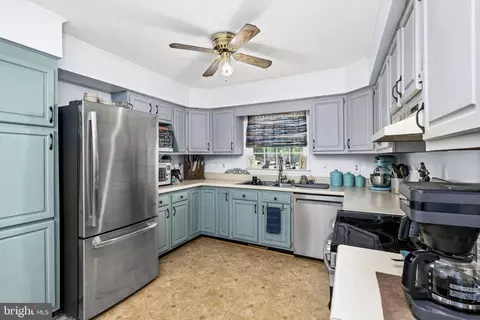 Kitchen - 12467 Harbor Dr, Orange, VA 22960 photo 4 of 4