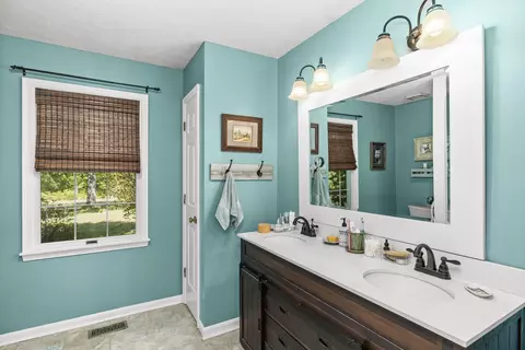 Bath - 12467 Harbor Dr, Orange, VA 22960 photo 2 of 4