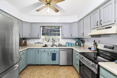Kitchen - 12467 Harbor Dr, Orange, VA 22960 photo 3 of 4
