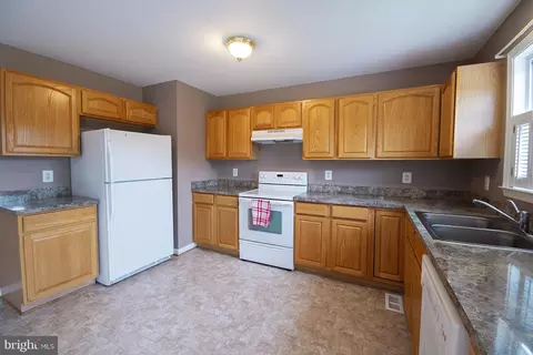 Kitchen - 9379 Stonegate Ln, Rhoadesville, VA 22542 photo 1 of 2