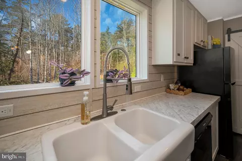 Kitchen - 5120 Burr Hill Rd, Rhoadesville, VA 22542 photo 6 of 7