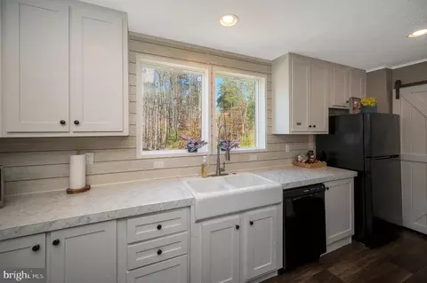 Kitchen - 5120 Burr Hill Rd, Rhoadesville, VA 22542 photo 5 of 7