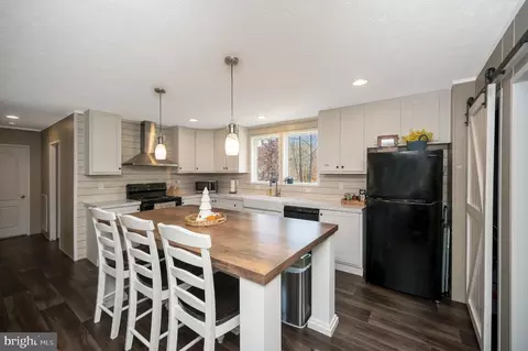 Kitchen - 5120 Burr Hill Rd, Rhoadesville, VA 22542 photo 2 of 7