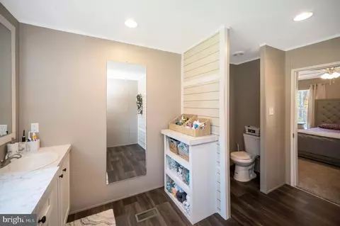 Entry Way - 5120 Burr Hill Rd, Rhoadesville, VA 22542 photo 4 of 5