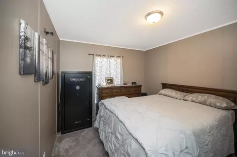Bedroom - 5120 Burr Hill Rd, Rhoadesville, VA 22542 photo 4 of 7