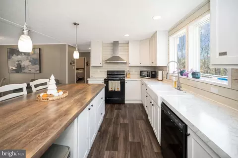 Kitchen - 5120 Burr Hill Rd, Rhoadesville, VA 22542 photo 3 of 7
