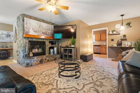Living - 25360 Kylies Ln, Rhoadesville, VA 22542 photo 1 of 2