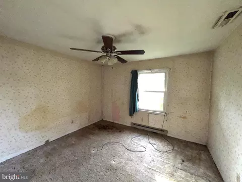 Bedroom - 5504 Burr Hill Rd, Rhoadesville, VA 22542 photo 2 of 3