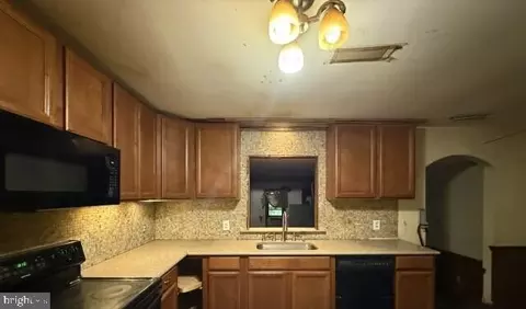 Entry Way - 5504 Burr Hill Rd, Rhoadesville, VA 22542 photo 1 of 2