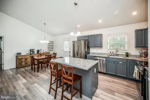 Entry Way - 7295 Cornfield Ln, Rhoadesville, VA 22542 photo 9 of 11