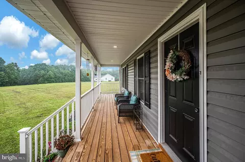 Exterior - 7295 Cornfield Ln, Rhoadesville, VA 22542 photo 5 of 7